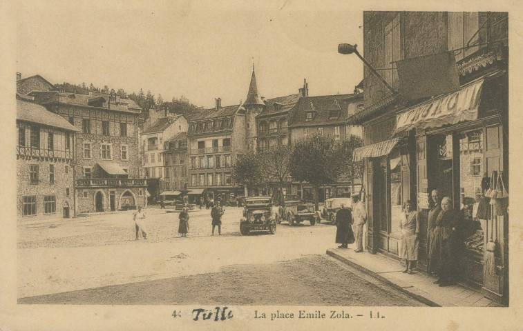 Tulle : "44 - Tulle - La place Emile-Zola.".