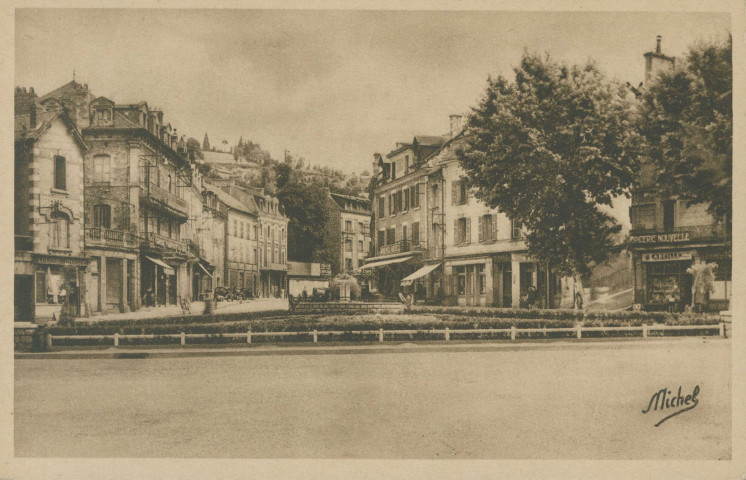 Tulle : "Tulle (Corrèze) - Le rond-point de la gare".