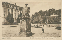Ussel : "46 Ussel. - L'aigle romaine et l'Ecole supérieure place Voltaire".
