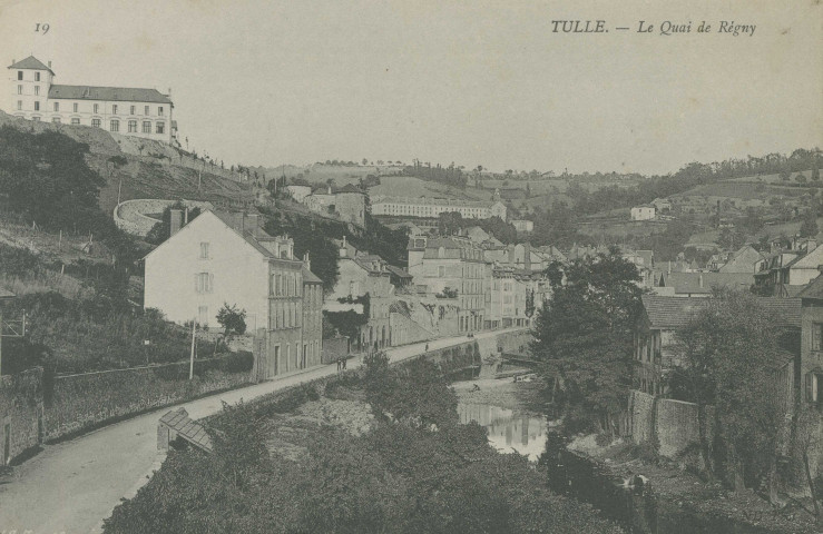 Tulle : "19 Tulle. - Le quai de Rigny".