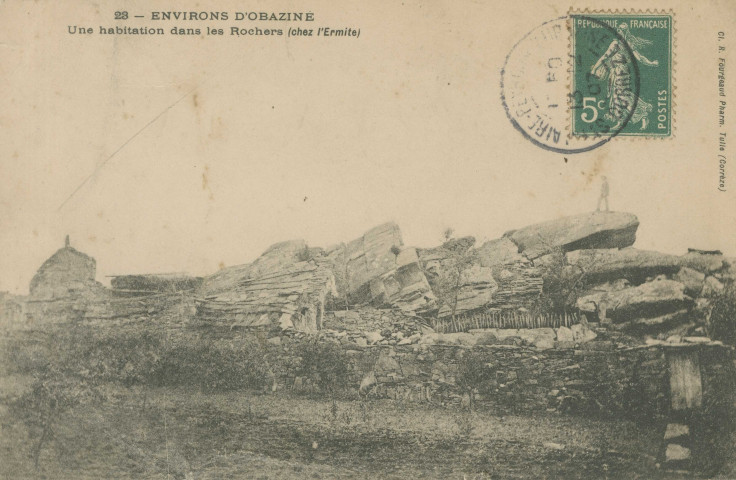 Aubazine : "28 - Environs d'obazine - Une habitation dans les rochers (chez l'Ermite)".