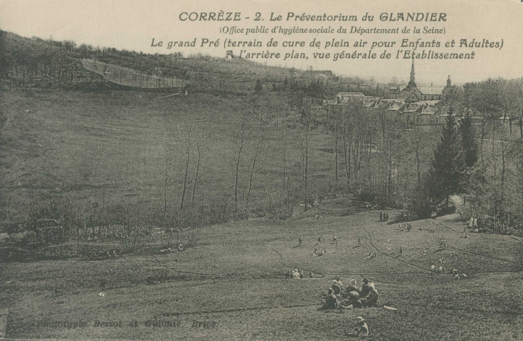 Beyssac : "Corrèze - 2 . Le Préventorium du Glandier (Office public d'hygiène sociale du Département de la Seine) - Le grand pré (terrain de cure de plein air pour enfants et adultes - A l'arrière plan, vue générale de l'établissement".