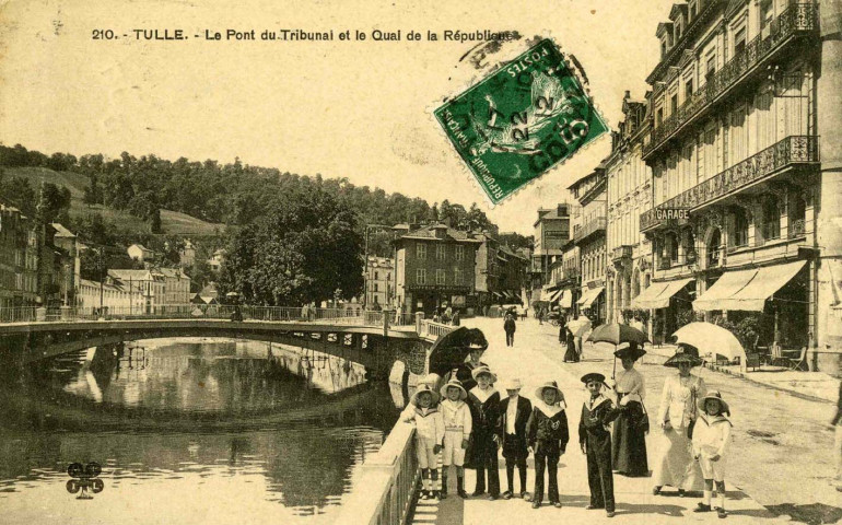 "210. - Tulle. - Le pont du Tribunal et le Quai de la République".