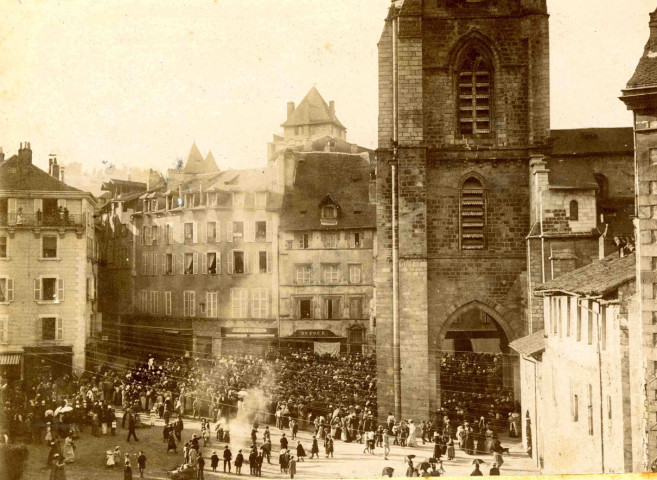 La Lunade, feux de la Saint-Jean et départ de la procession.