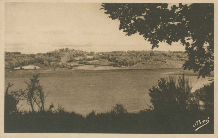 Neuvic : "La Corrèze touristique - 7067 Neuvic-d'Ussel - Barrage des Plaines - Le lac - Vue sur Manzagol".