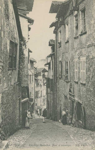 Tulle : "40 Tulle. - Vieilles maisons, rue d'Alverge".