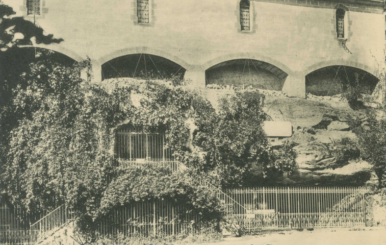 Brive-la-Gaillarde : "4050. Les grottes.".