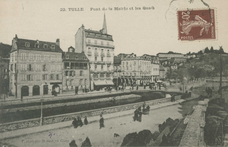 Tulle : "22. Tulle - Pont de la mairie et les quais".