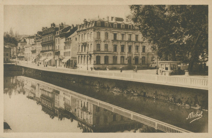 Tulle : "Tulle - La poste - Place du théâtre - Arrêt des autobus".