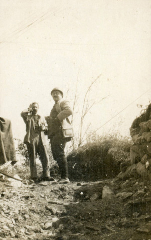 Lieutenants Guy et Roubaud.