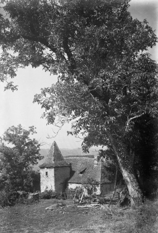 Ferme à tour carrée.