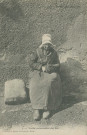 Folklore : "Type du Centre - 7. - Vieille raccomodant des bas".