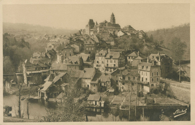 Uzerche : "La Corrèze artistique - 226. Uzerche "La Perle du Limousin" - Route de Paris - Brive - Toulouse - Vue générale - Boucle de la Vézère".