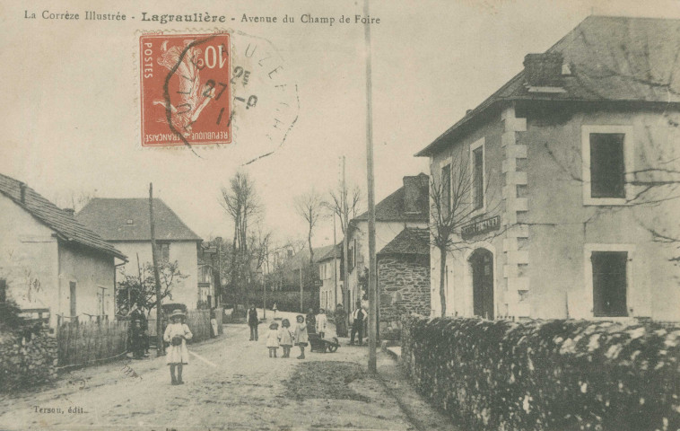 Lagraulière : "La Corrèze illustrée - Lagraulière - Avenue du champ de foire".