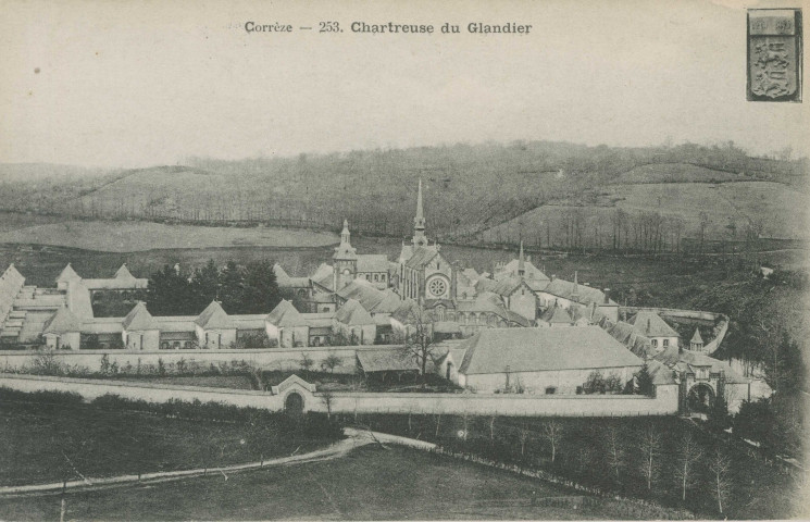 Beyssac : "Corrèze - 253. Chartreuse du Glandier". Blason aux armes des Comborn.