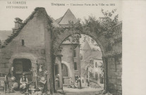 Treignac : "La Corrèze pittoresque - Treignac - L'ancienne porte de la ville en 1883".