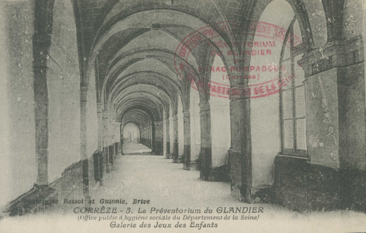 Beyssac : "Corrèze - 5. Le Préventorium du Glandier (Office public d'hygiène sociale du Département de la Seine) - Galerie des jeux des enfants".