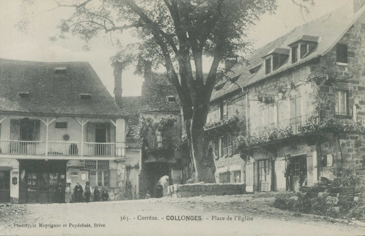 Collonges-la-Rouge : "365. - Corrèze. - Collonges. - Place de l'église".
