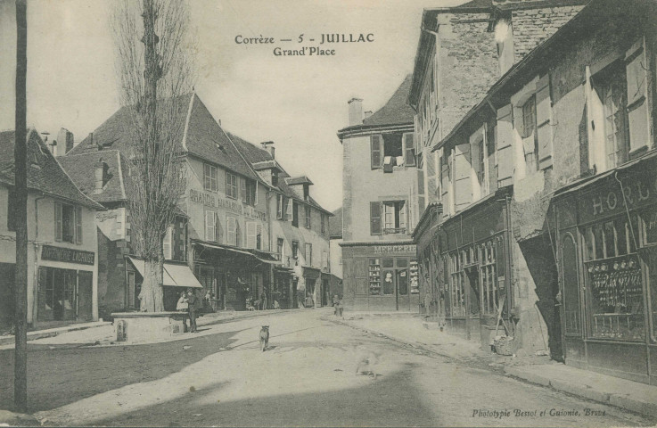 Juillac : "Corrèze - 5 - Juillac - Grand'place".