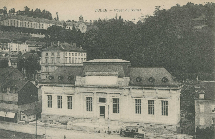 Tulle : "Tulle - Foyer du soldat". Avant l'installation des services judiciaires dans le nouveau palais de justice (octobre 1919), ce dernier est transformé en foyer du soldat (1916).