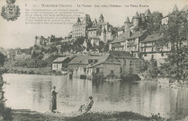 Uzerche : "P - 25. Uzerche (Corrèze) - La Vézère, les vieux châteaux". "Dans les temps glorieux que l'histoire rappelle, Sur son fier promontoire, oh ! qu'Uzerche était belle, Mirant dans les flots bleus ses belliqueux atours, La Vierge, à son honneur, ne souffrait nulle entaille, Il était malaisé de lui prendre la taille, Que défendait si bien sa ceinture de tours.