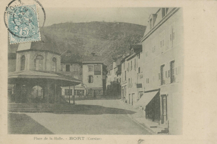 Bort-les-Orgues : "Place de la halle - Bort (Corrèze)".