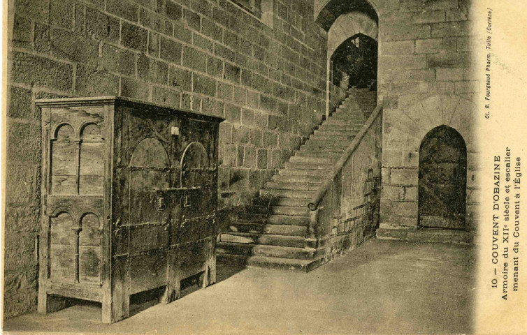 "10 - Couvent d'Obazine. Armoire du XIIe siècle et escalier menant du Couvent à l'Eglise".
