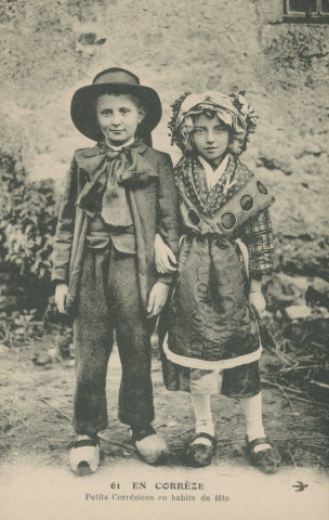 Folklore : "61 En Corrèze - Petits corréziens en habits de fête".