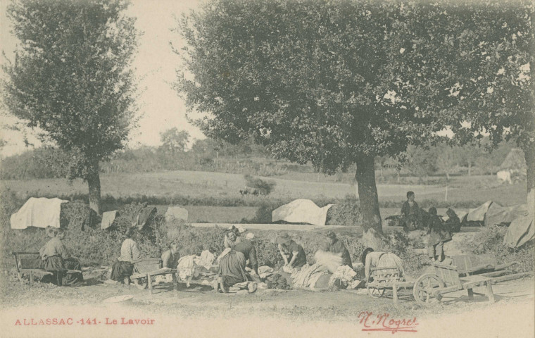 Allassac : "Allassac - 141 - Le lavoir".