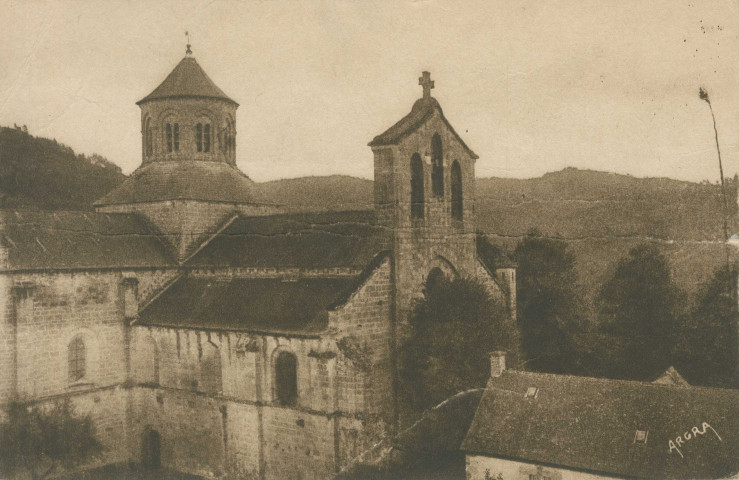 Aubazine : "Obazine (Corrèze) - Abbaye cistercienne (XIIe s.) - Eglise abbatiale".