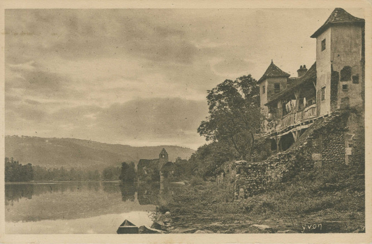Beaulieu-sur-Dordogne : "La douce France - La région du Limousin - La maison de la Clarisse et les rives de la Dordogne à Beaulieu".