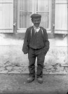 Le ramoneur : portrait en pied.