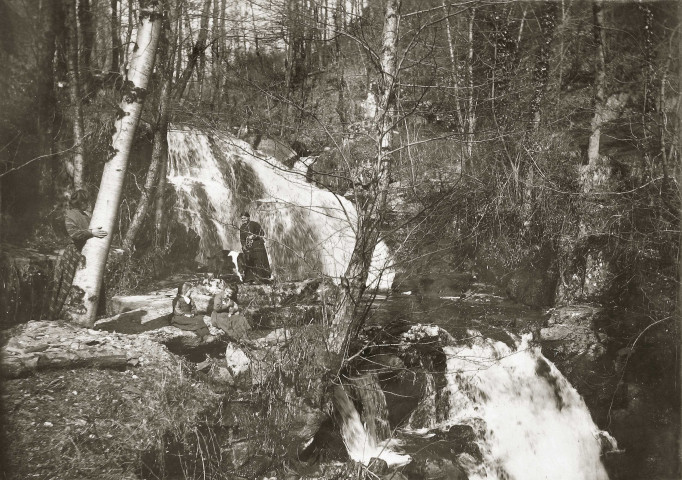 Cascade sur le Clan.