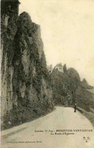 "Corrèze - 329 - Moustier-Ventadour. La route d'Egletons".
