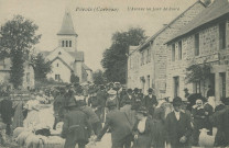 Pérols-sur-Vézère : "Pérols (Corrèze) - L'avenue un jour de foire".