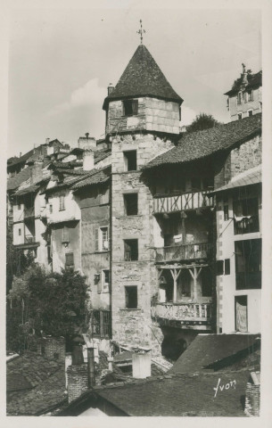 Tulle : "857 Tulle (Corrèze) - La tour d'Alverge".