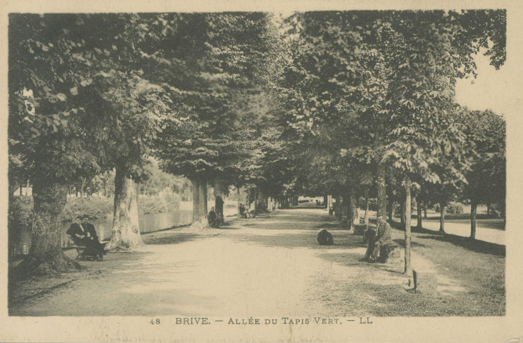 Brive-la-Gaillarde : "48 Brive. - Allée du Tapis vert.".
