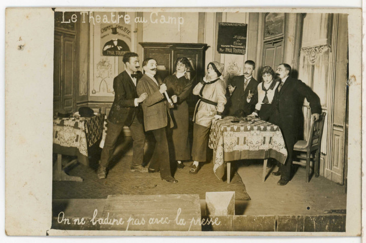 [Camp de Würzburg] : le théâtre au camp : "On ne badine pas avec la presse".