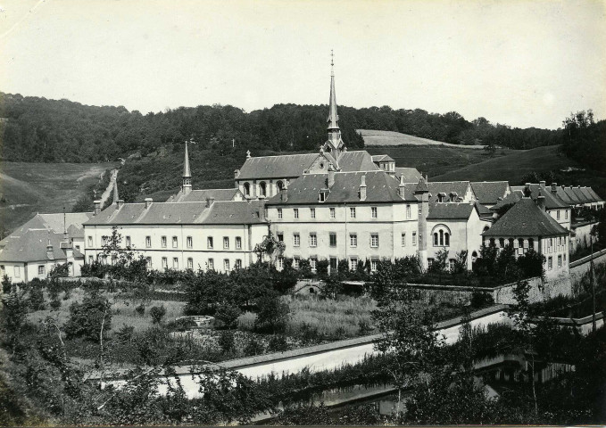 Chartreuse du Glandier, vue des jardins.
