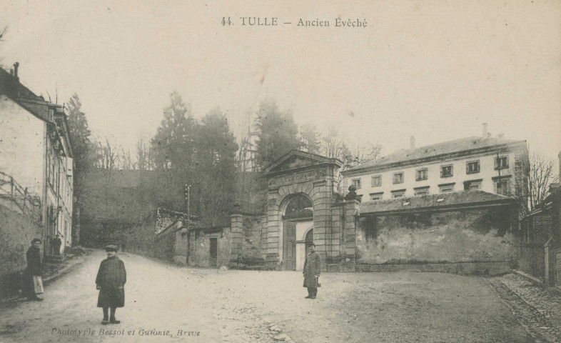 Tulle : "44. Tulle - Ancien Evêché".