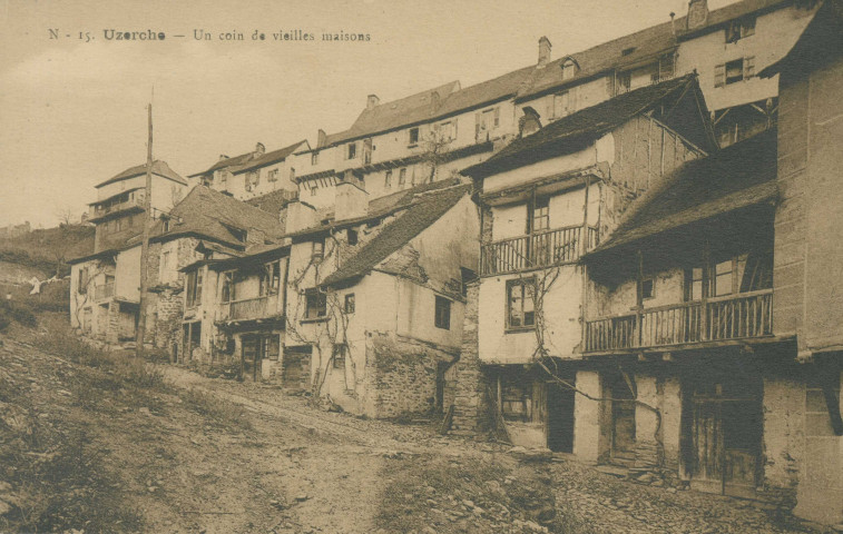 Uzerche : "N - 15. Uzerche - Un coin de vieilles maisons".