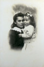Portrait mi-corps d'une jeune fille (Marie-Lucie Montagut ?) et d'un jeune enfant.