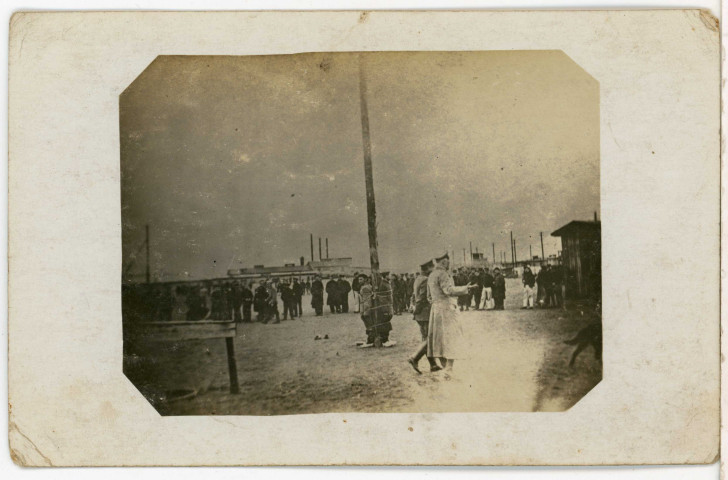 Camp de Solteau : la punition du poteau.