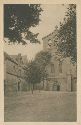 Aubazine : "Obazine (Corrèze) - Entrée de l'église et de l'abbaye".