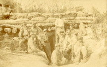 Les téléphonistes du groupe et leur cagna.