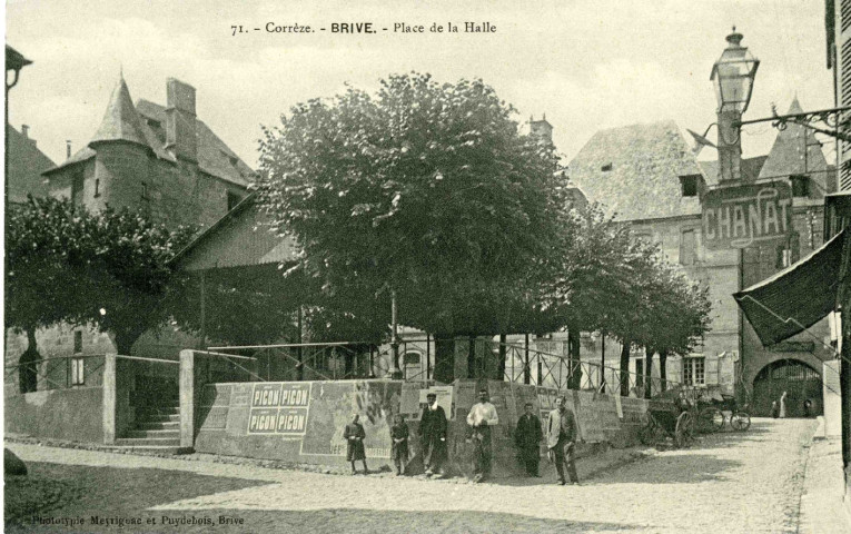 "71. - Corrèze. - Brive. - Place de la Halle".